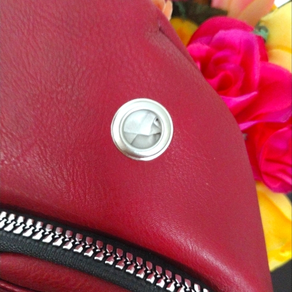 Red Pouch Pack - Picture 3 of 8